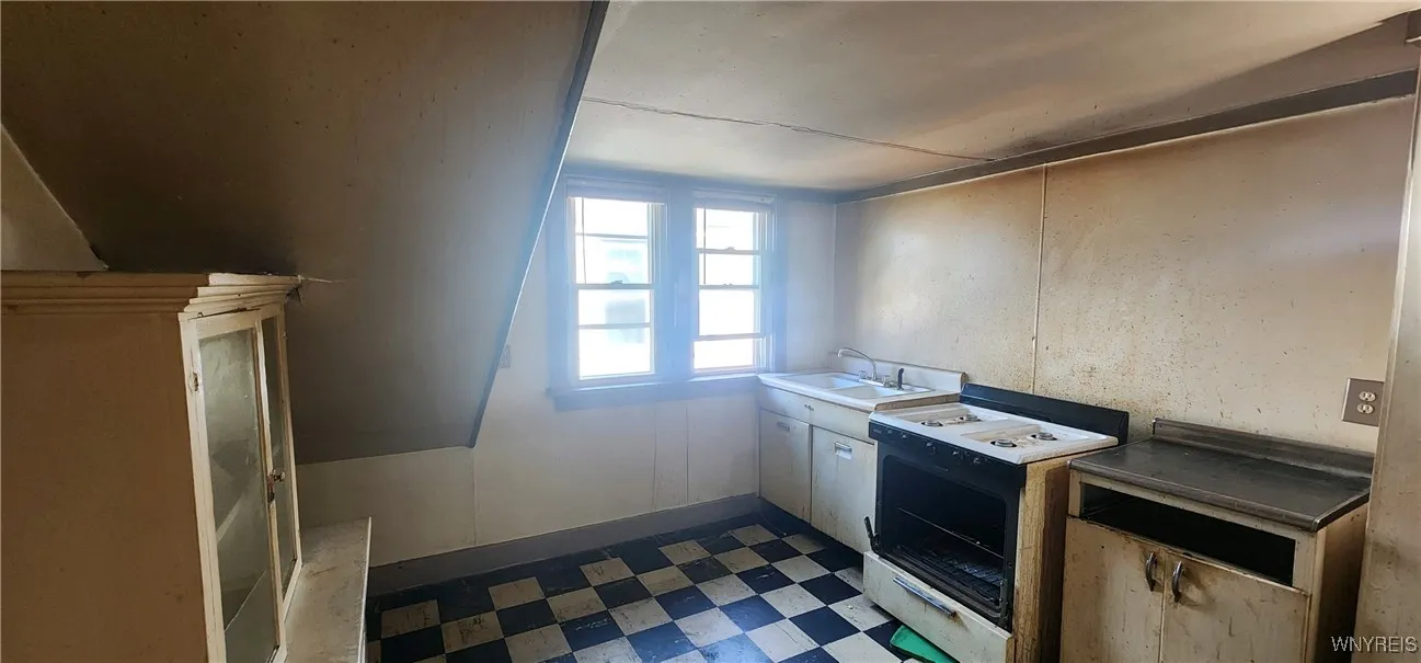 348 Riverside Avenue, Buffalo, New York 14207, Buffalo, New York 14207, 3 Bedrooms Bedrooms, ,2 BathroomsBathrooms,Residential,Closed,348 Riverside Avenue, Buffalo, New York 14207,0,B1562348