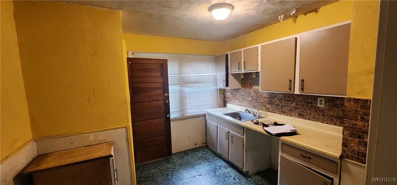348 Riverside Avenue, Buffalo, New York 14207, Buffalo, New York 14207, 3 Bedrooms Bedrooms, ,2 BathroomsBathrooms,Residential,Closed,348 Riverside Avenue, Buffalo, New York 14207,0,B1562348
