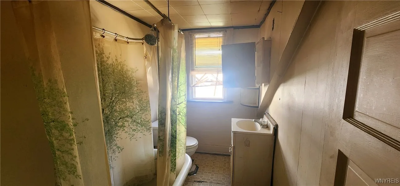 348 Riverside Avenue, Buffalo, New York 14207, Buffalo, New York 14207, 3 Bedrooms Bedrooms, ,2 BathroomsBathrooms,Residential,Closed,348 Riverside Avenue, Buffalo, New York 14207,0,B1562348
