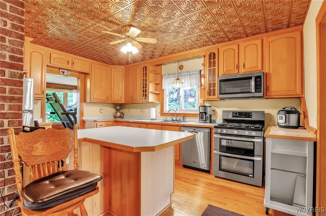Custom cabinetry & double ovens!