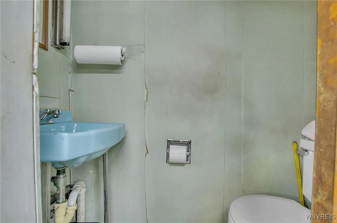 Shop bathroom