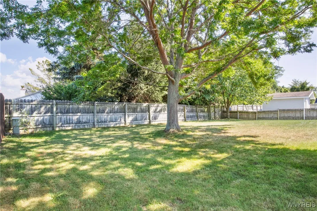 4247 Mistymeadow Lane, Hamburg, New York 14075, Hamburg, New York 14075, 3 Bedrooms Bedrooms, 6 Rooms Rooms,2 BathroomsBathrooms,Residential,Closed,4247 Mistymeadow Lane, Hamburg, New York 14075,0,B1562770