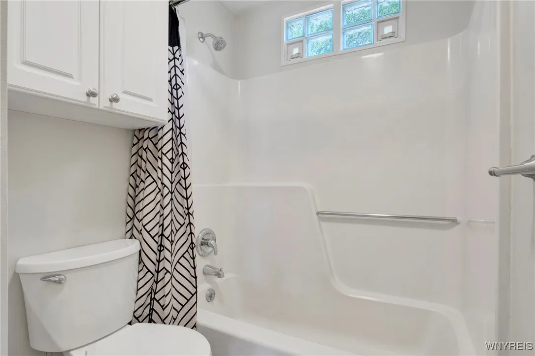 4247 Mistymeadow Lane, Hamburg, New York 14075, Hamburg, New York 14075, 3 Bedrooms Bedrooms, 6 Rooms Rooms,2 BathroomsBathrooms,Residential,Closed,4247 Mistymeadow Lane, Hamburg, New York 14075,0,B1562770