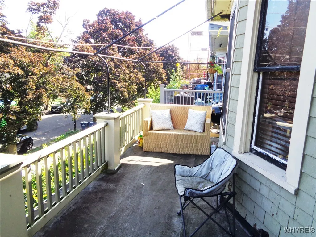 74 Manchester Place, Buffalo, New York 14213, Buffalo, New York 14213, 6 Bedrooms Bedrooms, ,2 BathroomsBathrooms,Residential,Closed,74 Manchester Place, Buffalo, New York 14213,0,B1563083