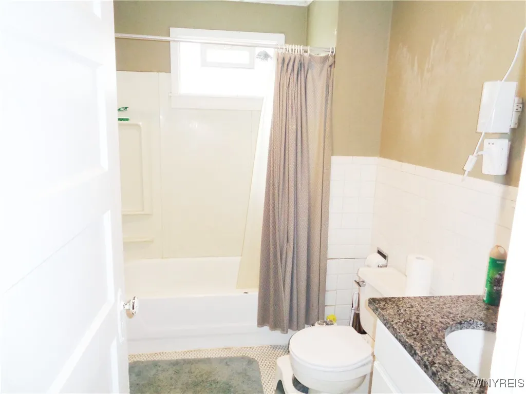 74 Manchester Place, Buffalo, New York 14213, Buffalo, New York 14213, 6 Bedrooms Bedrooms, ,2 BathroomsBathrooms,Residential,Closed,74 Manchester Place, Buffalo, New York 14213,0,B1563083