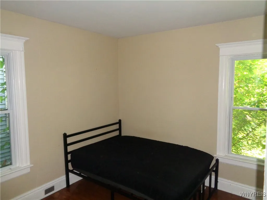 74 Manchester Place, Buffalo, New York 14213, Buffalo, New York 14213, 6 Bedrooms Bedrooms, ,2 BathroomsBathrooms,Residential,Closed,74 Manchester Place, Buffalo, New York 14213,0,B1563083