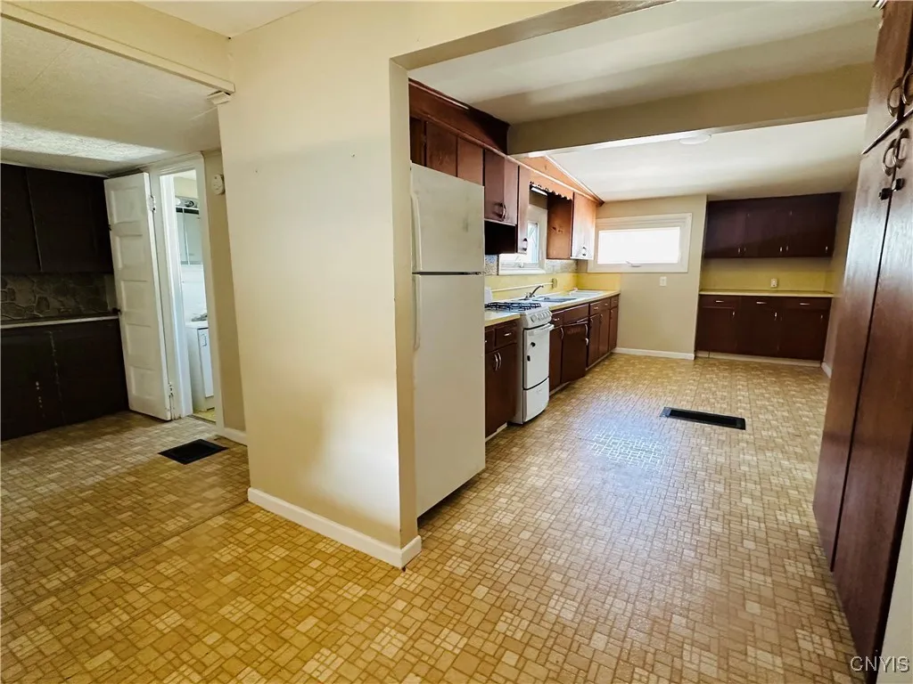 207 South 2nd Street, Fulton, New York 13069, Fulton, New York 13069, 5 Bedrooms Bedrooms, ,2 BathroomsBathrooms,Residential,Closed,207 South 2nd Street, Fulton, New York 13069,0,S1563124
