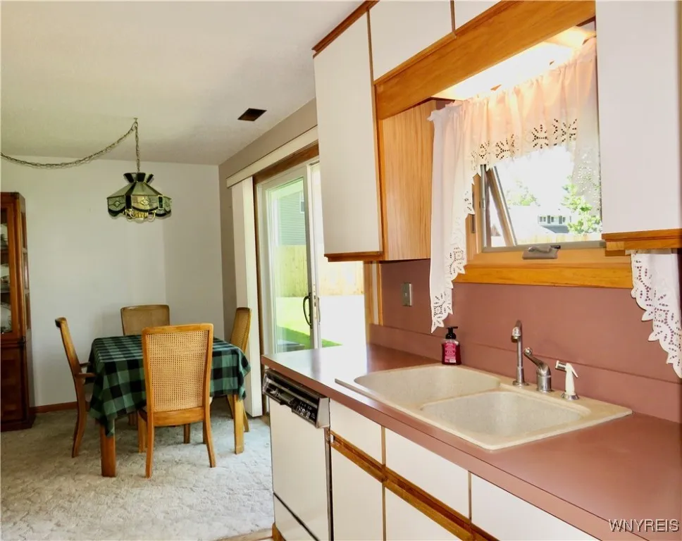 1140 La Salle Avenue, Grand Island, New York 14072, Grand Island, New York 14072, 3 Bedrooms Bedrooms, 7 Rooms Rooms,1 BathroomBathrooms,Residential,Closed,1140 La Salle Avenue, Grand Island, New York 14072,0,B1562800