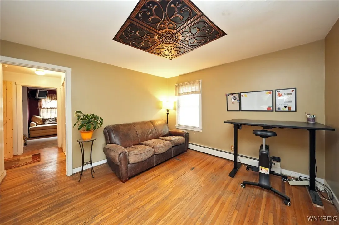 Bonus room -office