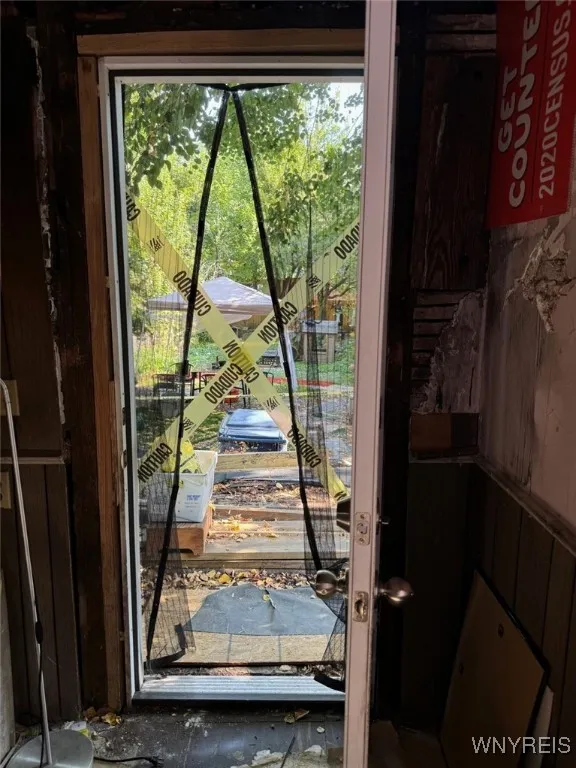 Please do not go out this back door