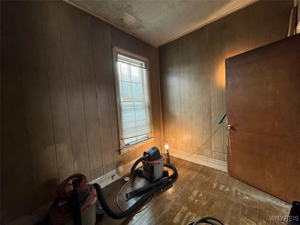 Bedroom 1 - Off Family room