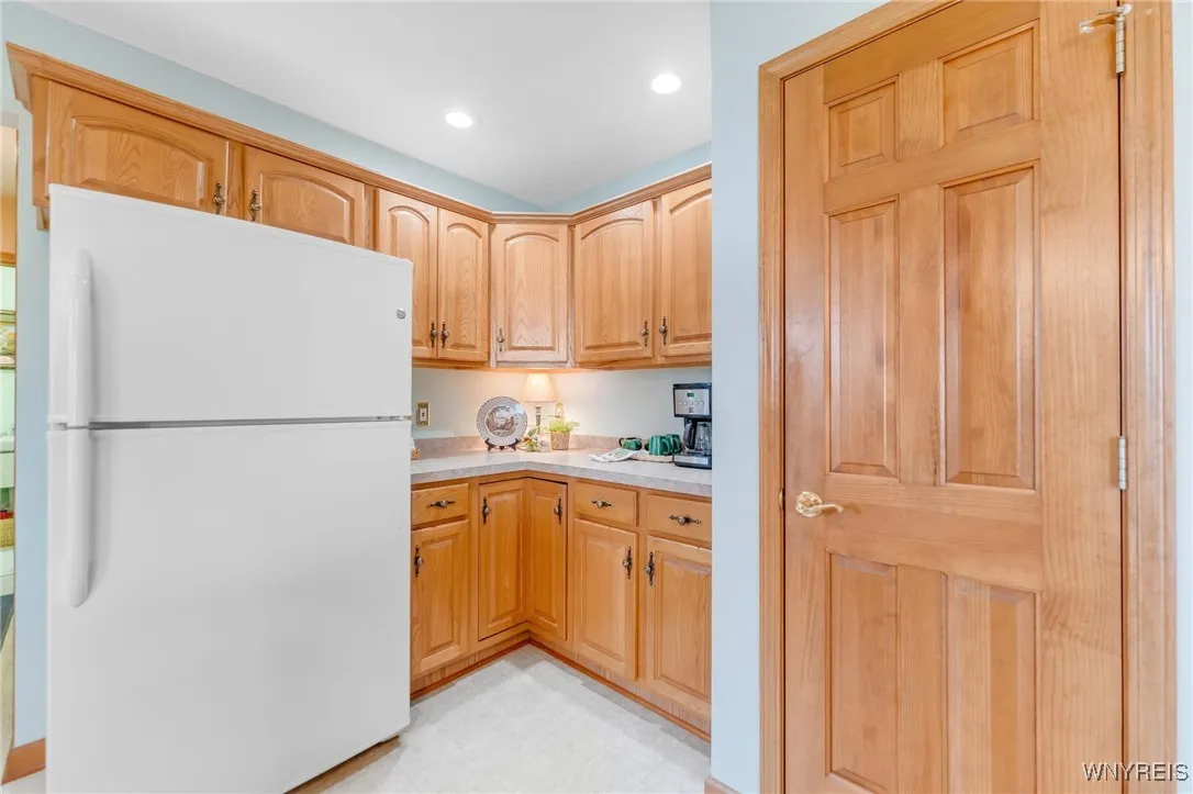 Plenty of cabinets for all your cooking & dining needs!