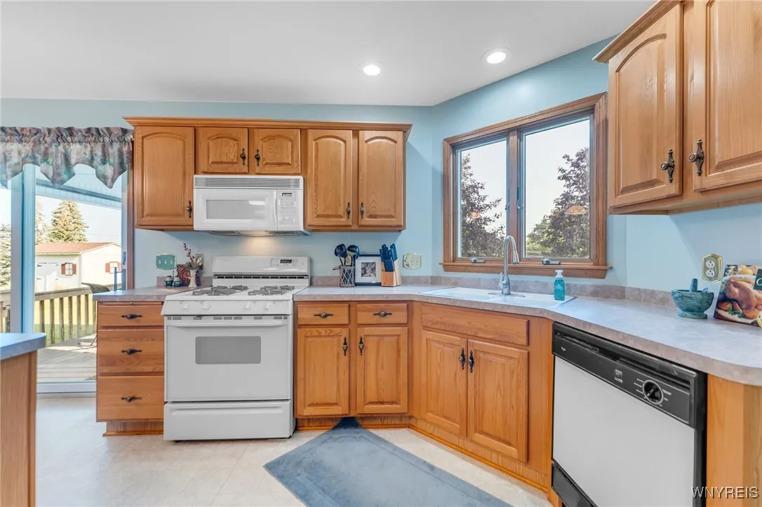 All the appliances stay in the home.