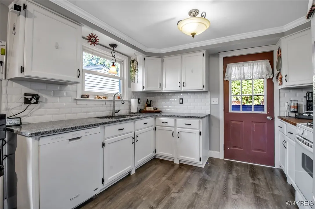 3612 Dartmouth Street, Hamburg, New York 14075, Hamburg, New York 14075, 4 Bedrooms Bedrooms, 8 Rooms Rooms,2 BathroomsBathrooms,Residential,Closed,3612 Dartmouth Street, Hamburg, New York 14075,0,B1563810