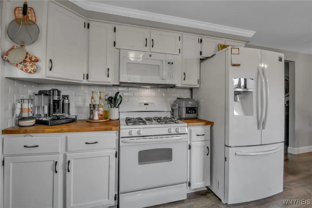 3612 Dartmouth Street, Hamburg, New York 14075, Hamburg, New York 14075, 4 Bedrooms Bedrooms, 8 Rooms Rooms,2 BathroomsBathrooms,Residential,Closed,3612 Dartmouth Street, Hamburg, New York 14075,0,B1563810