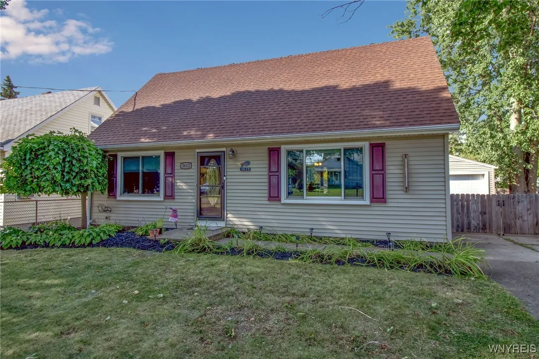 3612 Dartmouth Street, Hamburg, New York 14075, Hamburg, New York 14075, 4 Bedrooms Bedrooms, 8 Rooms Rooms,2 BathroomsBathrooms,Residential,Closed,3612 Dartmouth Street, Hamburg, New York 14075,0,B1563810