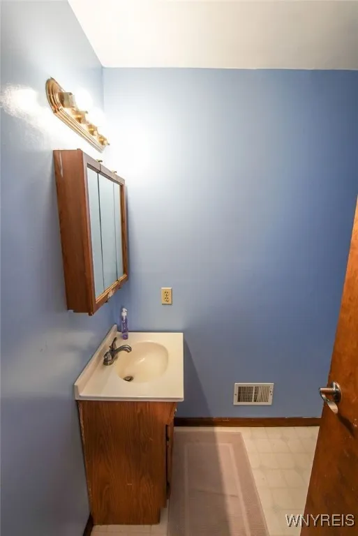 139 Roesch Avenue, Buffalo, New York 14207, Buffalo, New York 14207, 2 Bedrooms Bedrooms, 5 Rooms Rooms,1 BathroomBathrooms,Residential,Closed,139 Roesch Avenue, Buffalo, New York 14207,0,B1563526