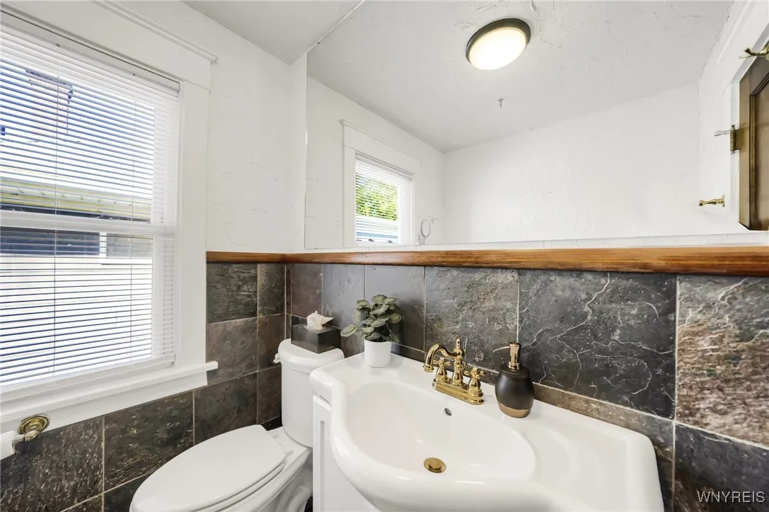 211 Villa Avenue, Buffalo, New York 14216, Buffalo, New York 14216, 3 Bedrooms Bedrooms, 8 Rooms Rooms,2 BathroomsBathrooms,Residential,Closed,211 Villa Avenue, Buffalo, New York 14216,0,B1562397