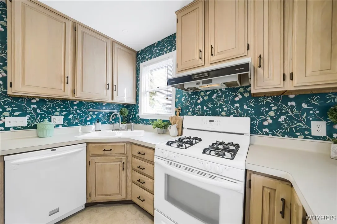 211 Villa Avenue, Buffalo, New York 14216, Buffalo, New York 14216, 3 Bedrooms Bedrooms, 8 Rooms Rooms,2 BathroomsBathrooms,Residential,Closed,211 Villa Avenue, Buffalo, New York 14216,0,B1562397