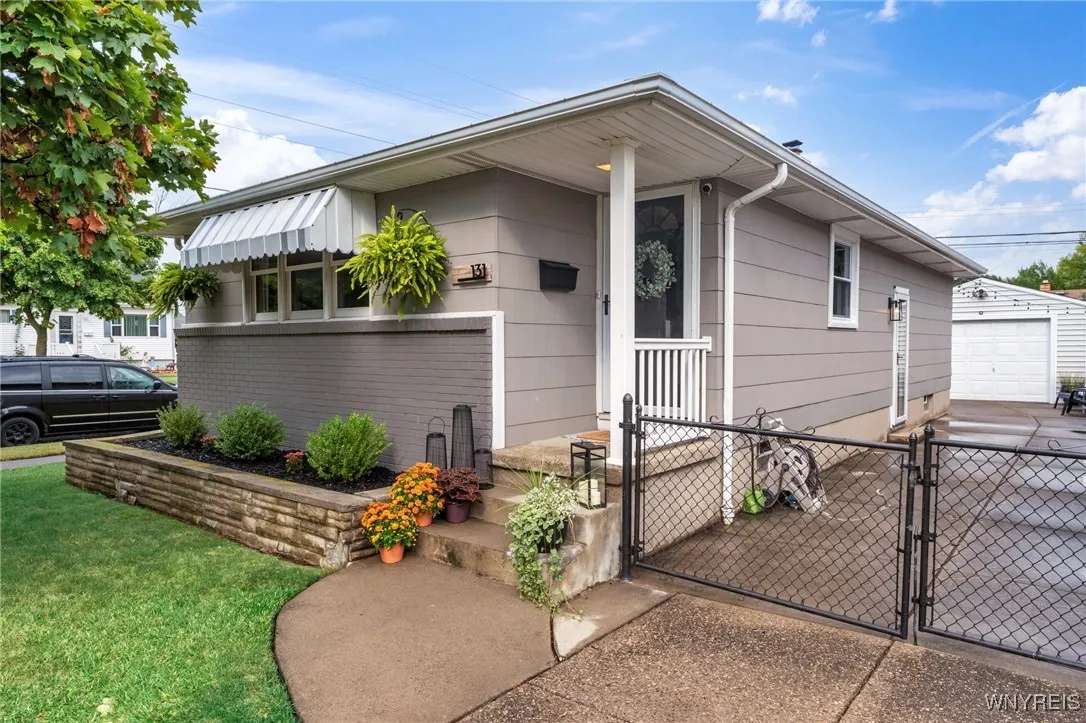 131 Marion Rd, Amherst, New York 14226, Amherst, New York 14226, 3 Bedrooms Bedrooms, 5 Rooms Rooms,2 BathroomsBathrooms,Residential,Closed,131 Marion Rd, Amherst, New York 14226,0,B1564484