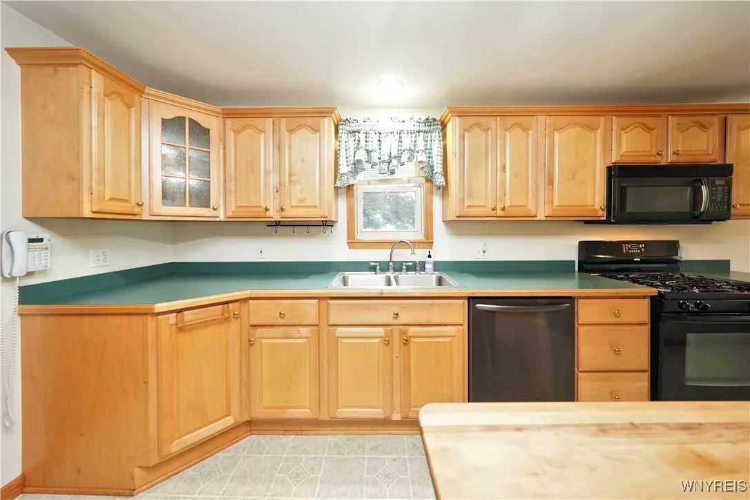 7330 Ellicott Road, Orchard Park, New York 14127, Orchard Park, New York 14127, 4 Bedrooms Bedrooms, ,2 BathroomsBathrooms,Residential,Closed,7330 Ellicott Road, Orchard Park, New York 14127,0,B1561427