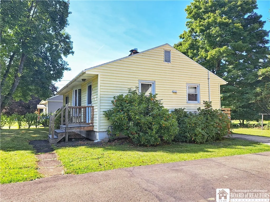 16 Maple Street, Carroll, New York 14738, Carroll, New York 14738, 2 Bedrooms Bedrooms, 5 Rooms Rooms,1 BathroomBathrooms,Residential,Closed,16 Maple Street, Carroll, New York 14738,0,R1559942