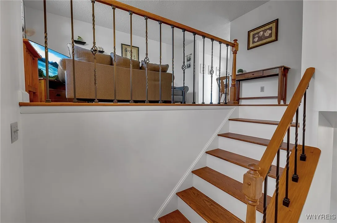 4262 Mistymeadow Lane, Hamburg, New York 14075, Hamburg, New York 14075, 3 Bedrooms Bedrooms, 7 Rooms Rooms,1 BathroomBathrooms,Residential,Closed,4262 Mistymeadow Lane, Hamburg, New York 14075,0,B1564846