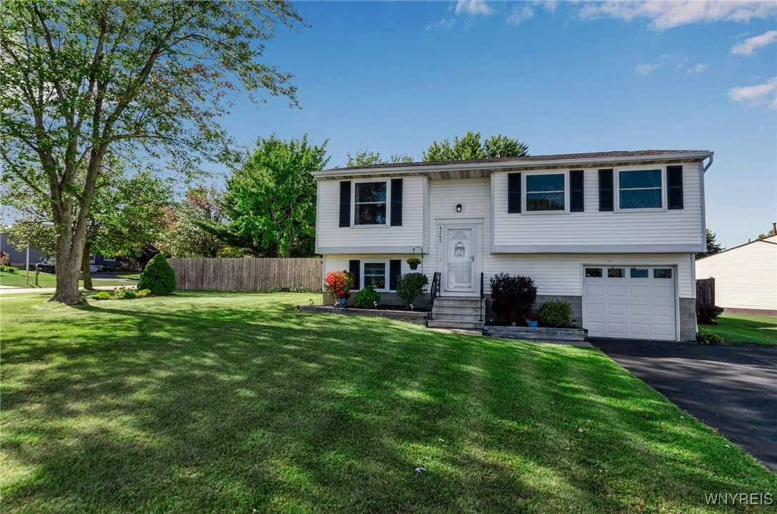 4262 Mistymeadow Lane, Hamburg, New York 14075, Hamburg, New York 14075, 3 Bedrooms Bedrooms, 7 Rooms Rooms,1 BathroomBathrooms,Residential,Closed,4262 Mistymeadow Lane, Hamburg, New York 14075,0,B1564846