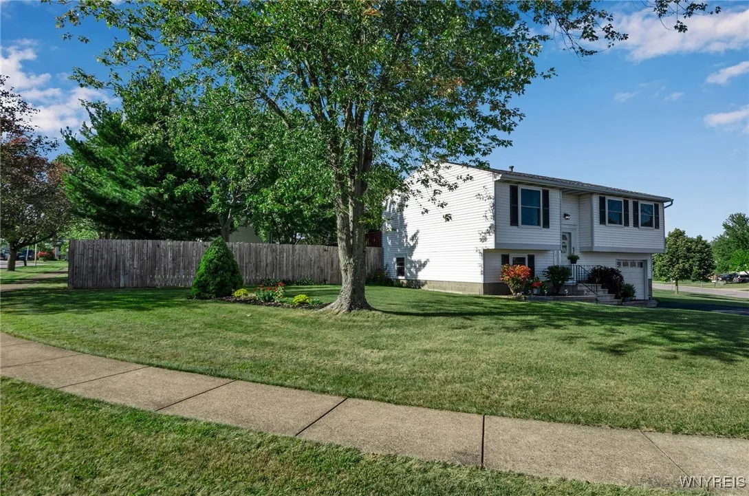 4262 Mistymeadow Lane, Hamburg, New York 14075, Hamburg, New York 14075, 3 Bedrooms Bedrooms, 7 Rooms Rooms,1 BathroomBathrooms,Residential,Closed,4262 Mistymeadow Lane, Hamburg, New York 14075,0,B1564846