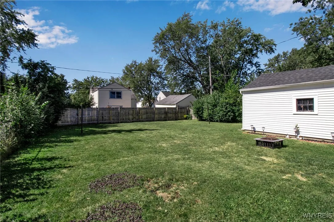 684 Niagara Falls Boulevard, Tonawanda-town, New Y, Tonawanda, New York 14223, 3 Bedrooms Bedrooms, 8 Rooms Rooms,1 BathroomBathrooms,Residential,Closed,684 Niagara Falls Boulevard, Tonawanda-town, New Y,0,B1565086