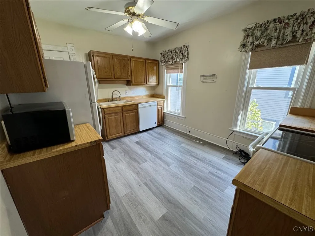 Upstairs - Kitchen w/ appliances