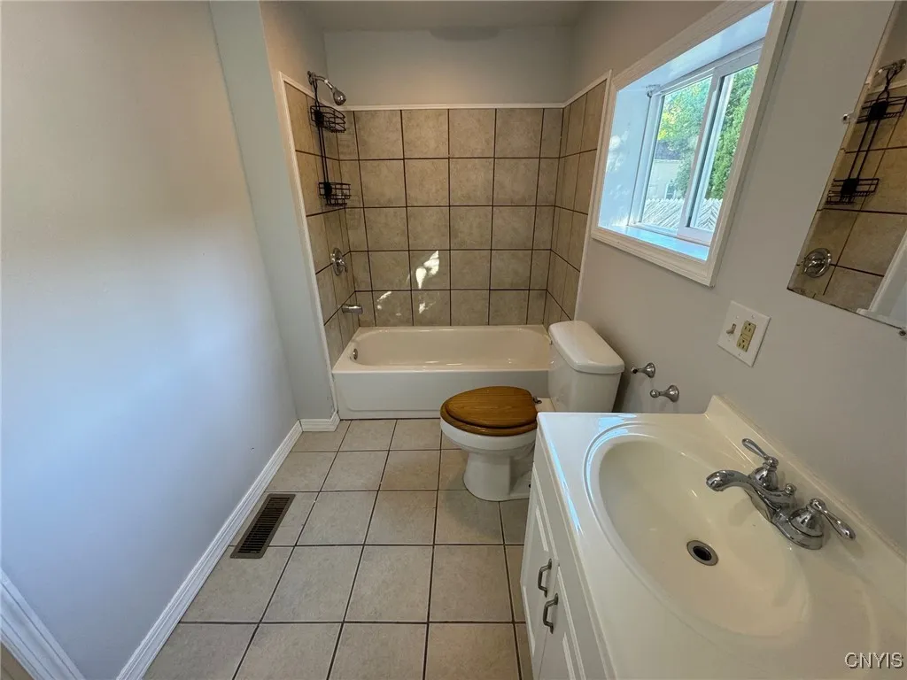 521 Main Street, Oneida-inside, New York 13421, Oneida, New York 13421, 4 Bedrooms Bedrooms, ,2 BathroomsBathrooms,Residential,Closed,521 Main Street, Oneida-inside, New York 13421,0,S1563900