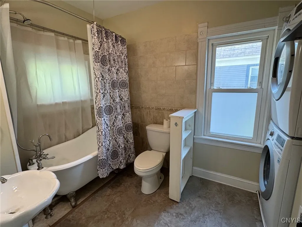 521 Main Street, Oneida-inside, New York 13421, Oneida, New York 13421, 4 Bedrooms Bedrooms, ,2 BathroomsBathrooms,Residential,Closed,521 Main Street, Oneida-inside, New York 13421,0,S1563900