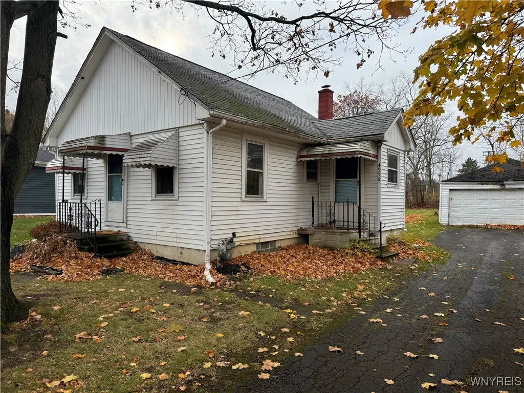 4956 Ellicott Road, Orchard Park, New York 14127, Orchard Park, New York 14127, 2 Bedrooms Bedrooms, 5 Rooms Rooms,1 BathroomBathrooms,Residential,Closed,4956 Ellicott Road, Orchard Park, New York 14127,0,B1565485