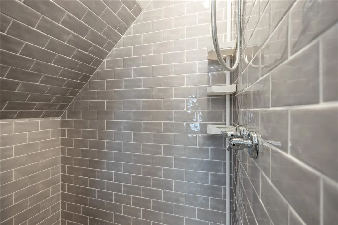 2ND FLOOR BATH - BEAUTIFUL TILE SHOWER