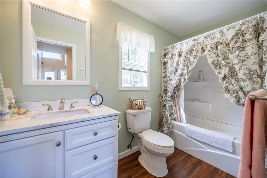 BEAUTIFUL 1ST FLOOR BATH