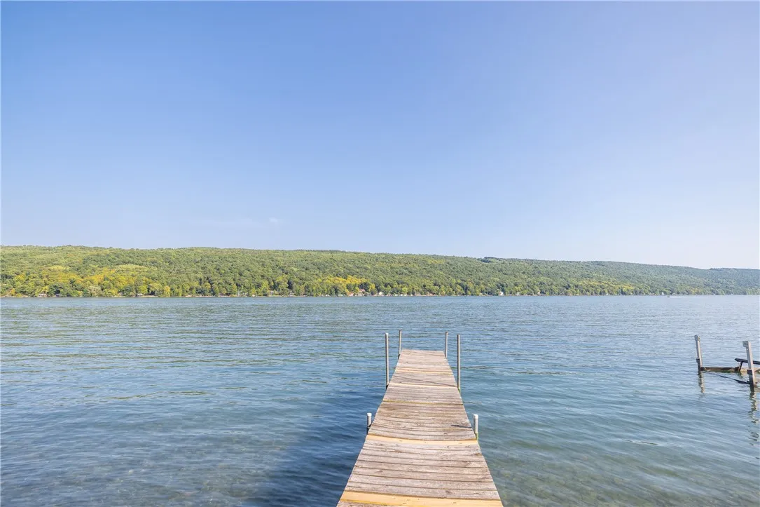EXPANSIVE PATIO BREAKWALL & DOCK