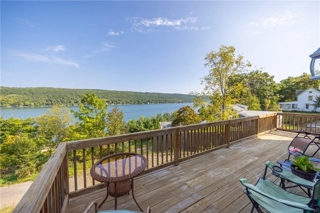 SPECTACULAR PANORAMIC KEUKA LAKE VIEWS FROM DECK!