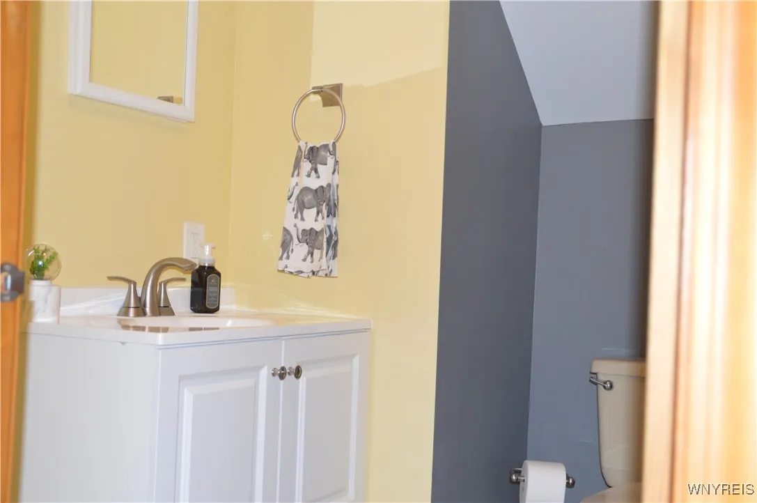 183 Treadwell Road, Tonawanda-town, New York 14150, Tonawanda, New York 14150, 3 Bedrooms Bedrooms, 5 Rooms Rooms,2 BathroomsBathrooms,Residential,Closed,183 Treadwell Road, Tonawanda-town, New York 14150,0,B1565776