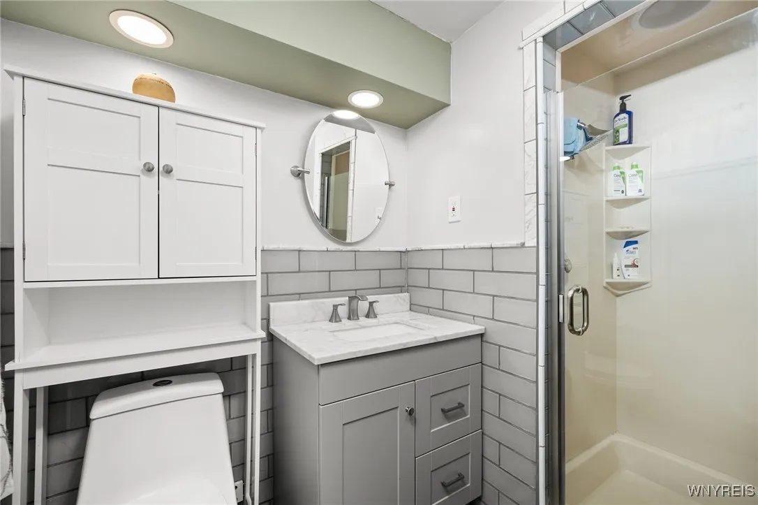 4680 Boncrest Drive East, Clarence, New York 14221, Clarence, New York 14221, 4 Bedrooms Bedrooms, 8 Rooms Rooms,2 BathroomsBathrooms,Residential,Closed,4680 Boncrest Drive East, Clarence, New York 14221,0,B1565155