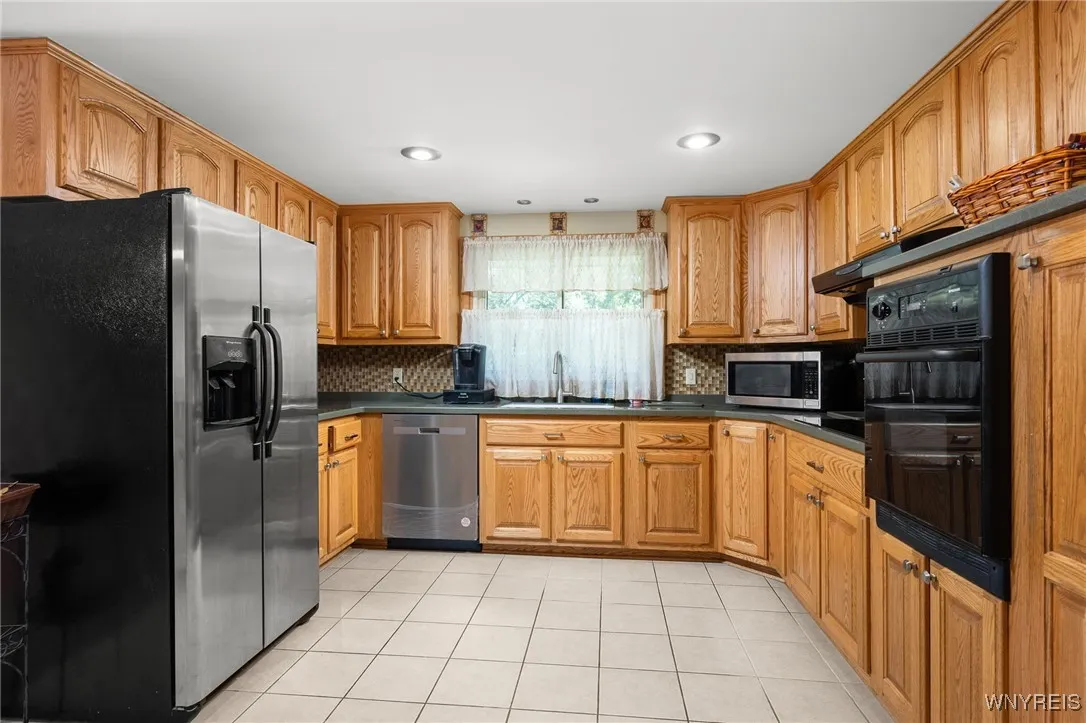 4680 Boncrest Drive East, Clarence, New York 14221, Clarence, New York 14221, 4 Bedrooms Bedrooms, 8 Rooms Rooms,2 BathroomsBathrooms,Residential,Closed,4680 Boncrest Drive East, Clarence, New York 14221,0,B1565155