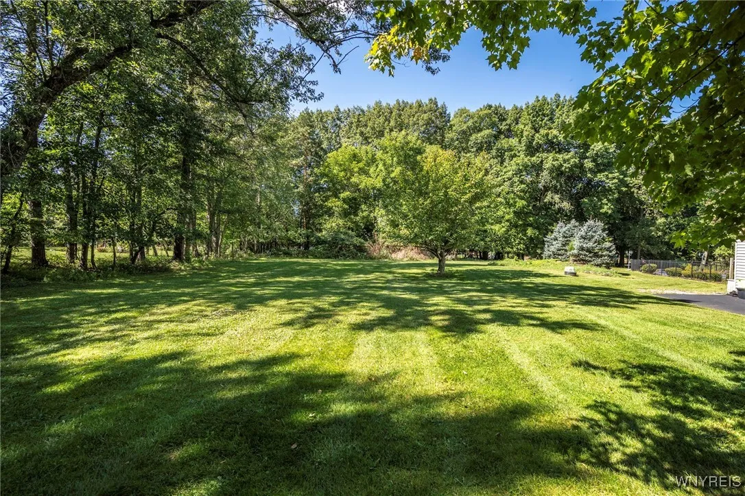 4680 Boncrest Drive East, Clarence, New York 14221, Clarence, New York 14221, 4 Bedrooms Bedrooms, 8 Rooms Rooms,2 BathroomsBathrooms,Residential,Closed,4680 Boncrest Drive East, Clarence, New York 14221,0,B1565155