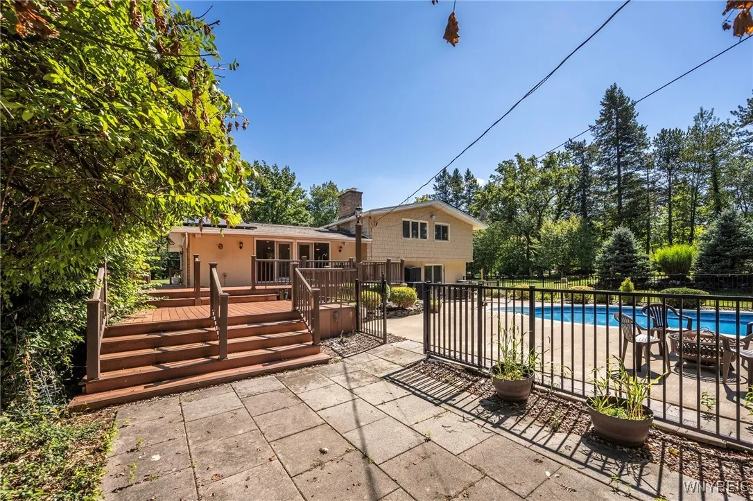 4680 Boncrest Drive East, Clarence, New York 14221, Clarence, New York 14221, 4 Bedrooms Bedrooms, 8 Rooms Rooms,2 BathroomsBathrooms,Residential,Closed,4680 Boncrest Drive East, Clarence, New York 14221,0,B1565155