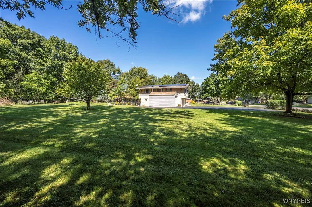 4680 Boncrest Drive East, Clarence, New York 14221, Clarence, New York 14221, 4 Bedrooms Bedrooms, 8 Rooms Rooms,2 BathroomsBathrooms,Residential,Closed,4680 Boncrest Drive East, Clarence, New York 14221,0,B1565155