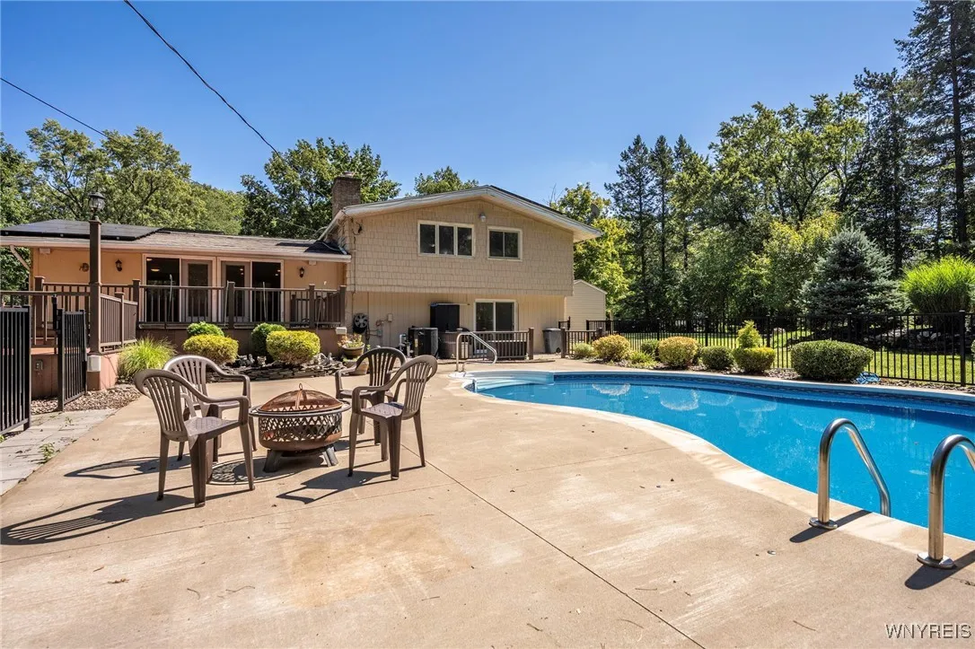 4680 Boncrest Drive East, Clarence, New York 14221, Clarence, New York 14221, 4 Bedrooms Bedrooms, 8 Rooms Rooms,2 BathroomsBathrooms,Residential,Closed,4680 Boncrest Drive East, Clarence, New York 14221,0,B1565155