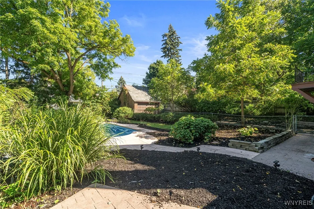 102 Brantwood Road, Amherst, New York 14226, Amherst, New York 14226, 5 Bedrooms Bedrooms, 13 Rooms Rooms,3 BathroomsBathrooms,Residential,Closed,102 Brantwood Road, Amherst, New York 14226,0,B1565783