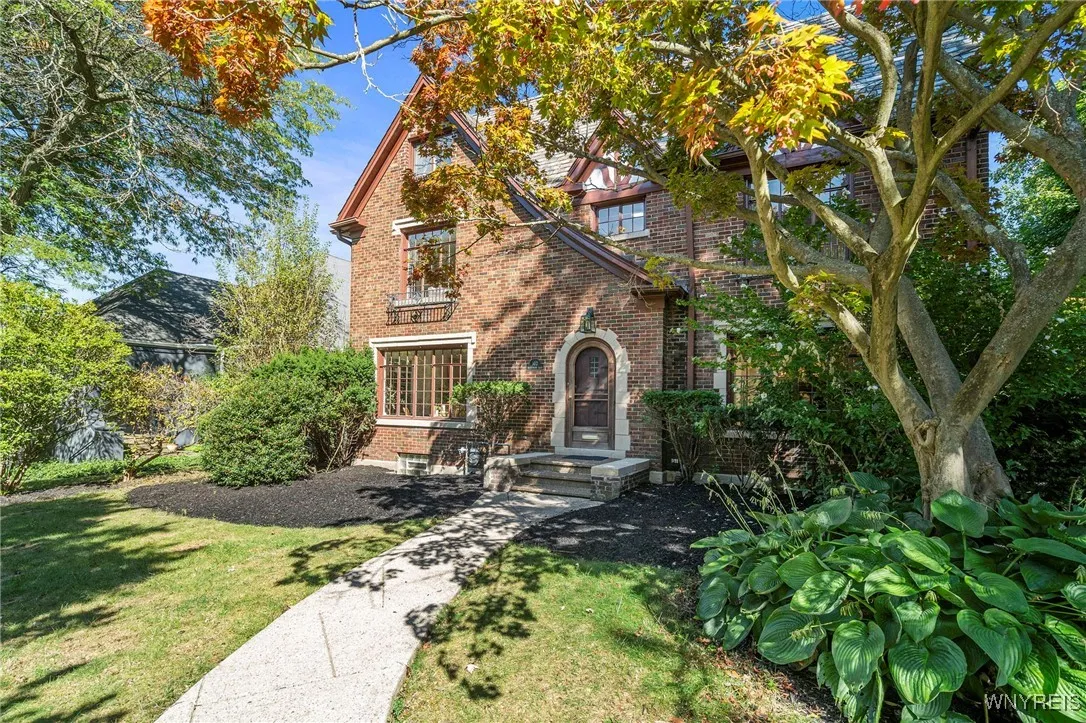 102 Brantwood Road, Amherst, New York 14226, Amherst, New York 14226, 5 Bedrooms Bedrooms, 13 Rooms Rooms,3 BathroomsBathrooms,Residential,Closed,102 Brantwood Road, Amherst, New York 14226,0,B1565783