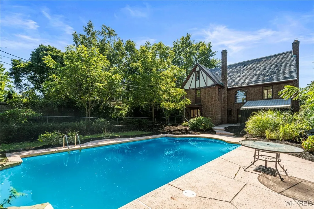 102 Brantwood Road, Amherst, New York 14226, Amherst, New York 14226, 5 Bedrooms Bedrooms, 13 Rooms Rooms,3 BathroomsBathrooms,Residential,Closed,102 Brantwood Road, Amherst, New York 14226,0,B1565783