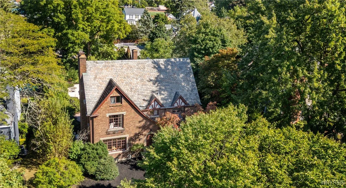 102 Brantwood Road, Amherst, New York 14226, Amherst, New York 14226, 5 Bedrooms Bedrooms, 13 Rooms Rooms,3 BathroomsBathrooms,Residential,Closed,102 Brantwood Road, Amherst, New York 14226,0,B1565783