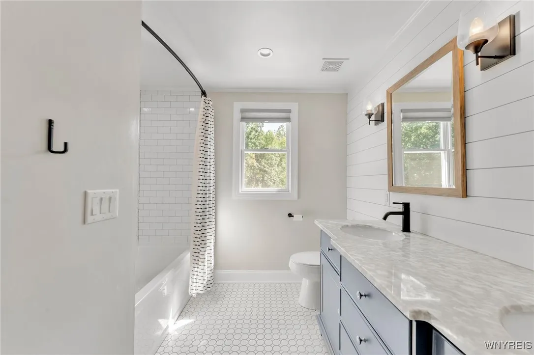 3364 Creekview Drive, Hamburg, New York 14075, Hamburg, New York 14075, 4 Bedrooms Bedrooms, 8 Rooms Rooms,2 BathroomsBathrooms,Residential,Closed,3364 Creekview Drive, Hamburg, New York 14075,0,B1564445